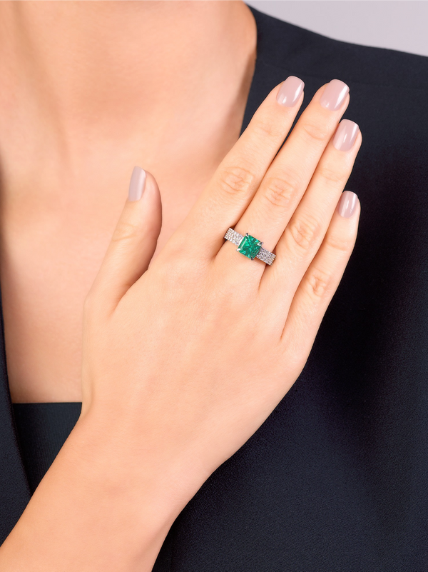 2.22 ct Colombian "Vibrant" Emerald Ring, Minor